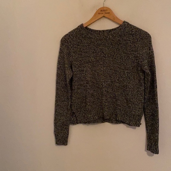DIVIDED BY H&M GREY SWEATER SIZE XS - Picture 1 of 3